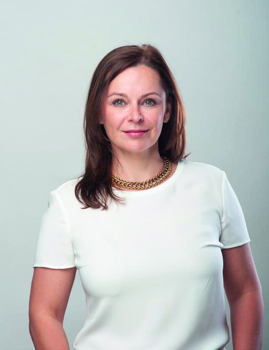 Dr. Dr. Julia Obermeyer, Fachärztin für Mund-, Kiefer- und Gesichtschirurgie, Ästhetik Fünf Höfe München