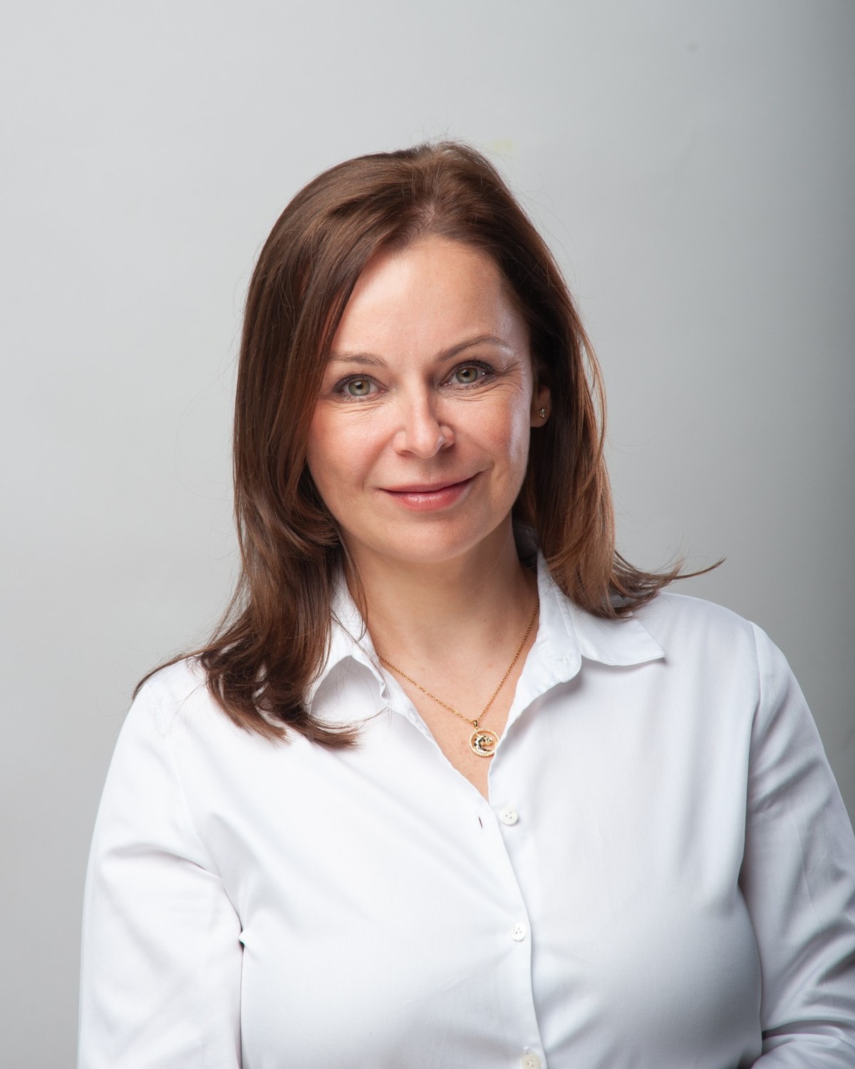 Dr. Dr. Julia Obermeyer, Fachärztin für Mund-, Kiefer- und Gesichtschirurgie, Ästhetik Fünf Höfe München